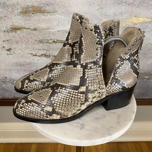 Steve Madden Conspire Boots Womens Size 7.5 Snake Print Leather Western Ankle